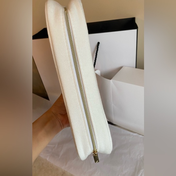 COPY - Chanel Beauty White and gold felt cosmetic pouch with zipper. 100% authe… - Picture 4 of 8